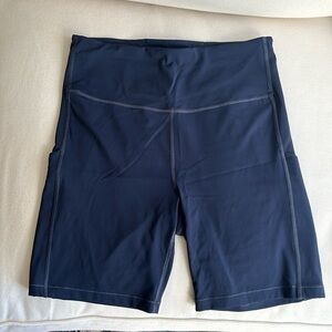 Athleta Size M Navy “Ultimate Stash Pocket 7” Short”